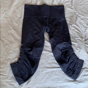 Lululemon ebb to street crop